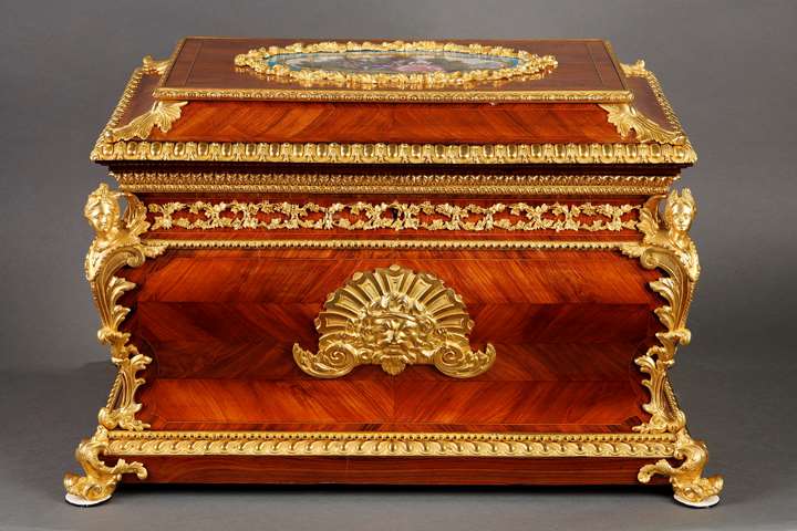 Louis XV style casket  in rosewood, gilt bronze and porcelain